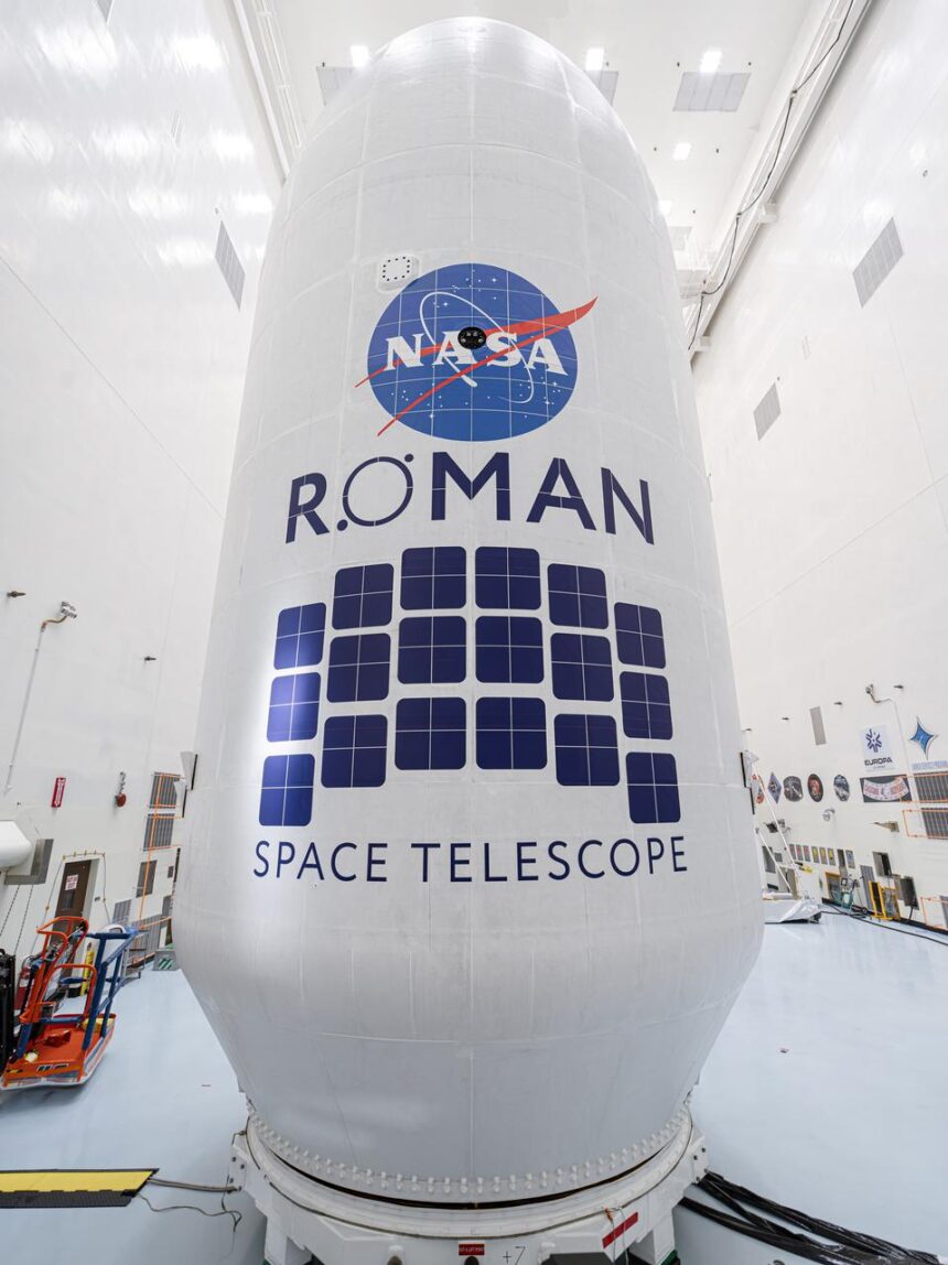 Το διαστημικό τηλεσκόπιο Nancy Grace Roman της NASA κατά την προετοιμασία του για εκτόξευση